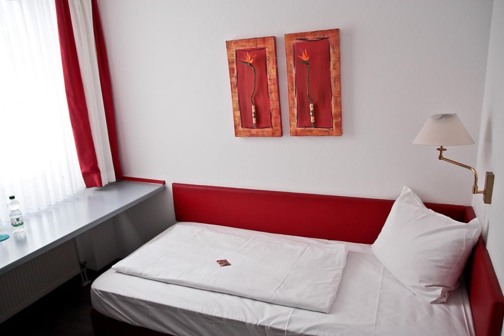 Hotel Postbauer-Heng, E-Mobilitaet, Ladestationen Fuer Elektroautos الغرفة الصورة